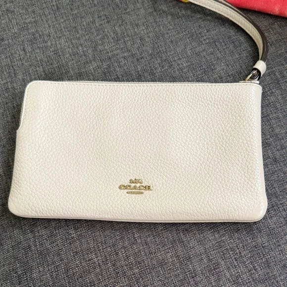 Coach Peanuts leather wristlet Snoopy Woodstock Hapoy Camper NEW - Picture 3 of 10